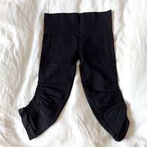 LULULEMON Awakening Crop Taryn Toomey Collection 17" Dark Gray size 4